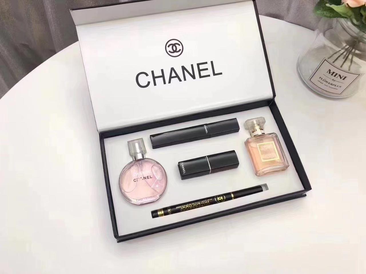 Coco Chanel Miniature set with make up